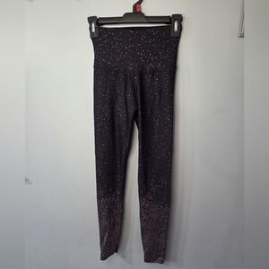 BEYOND YOGA GYM WOMEN SMALL ALLOY OMBRÉ CAUGHT IN THE MIDI BLACK/GOLD OMBRÉ